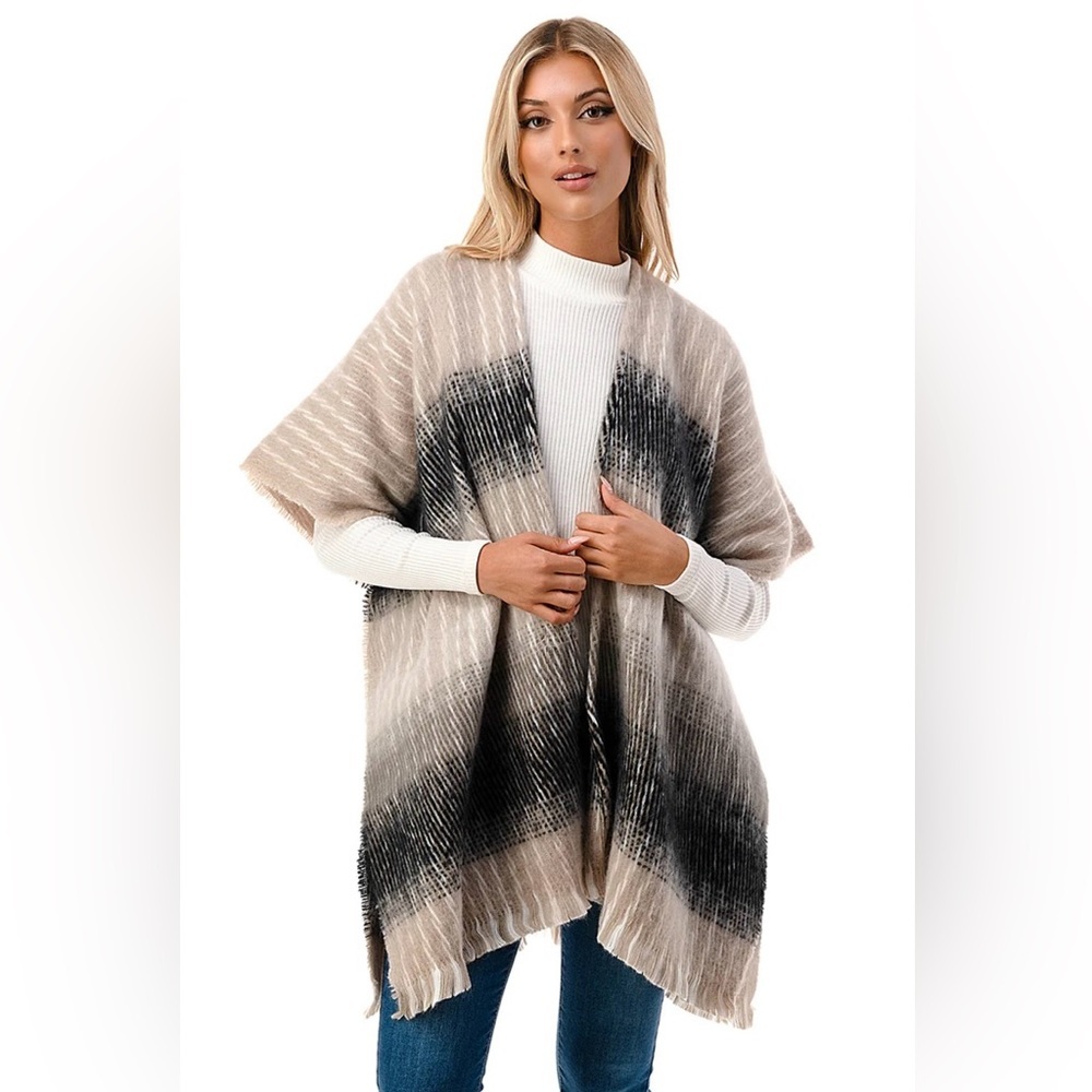 Marcus Adler Poncho/Topper The Rowan Ruana